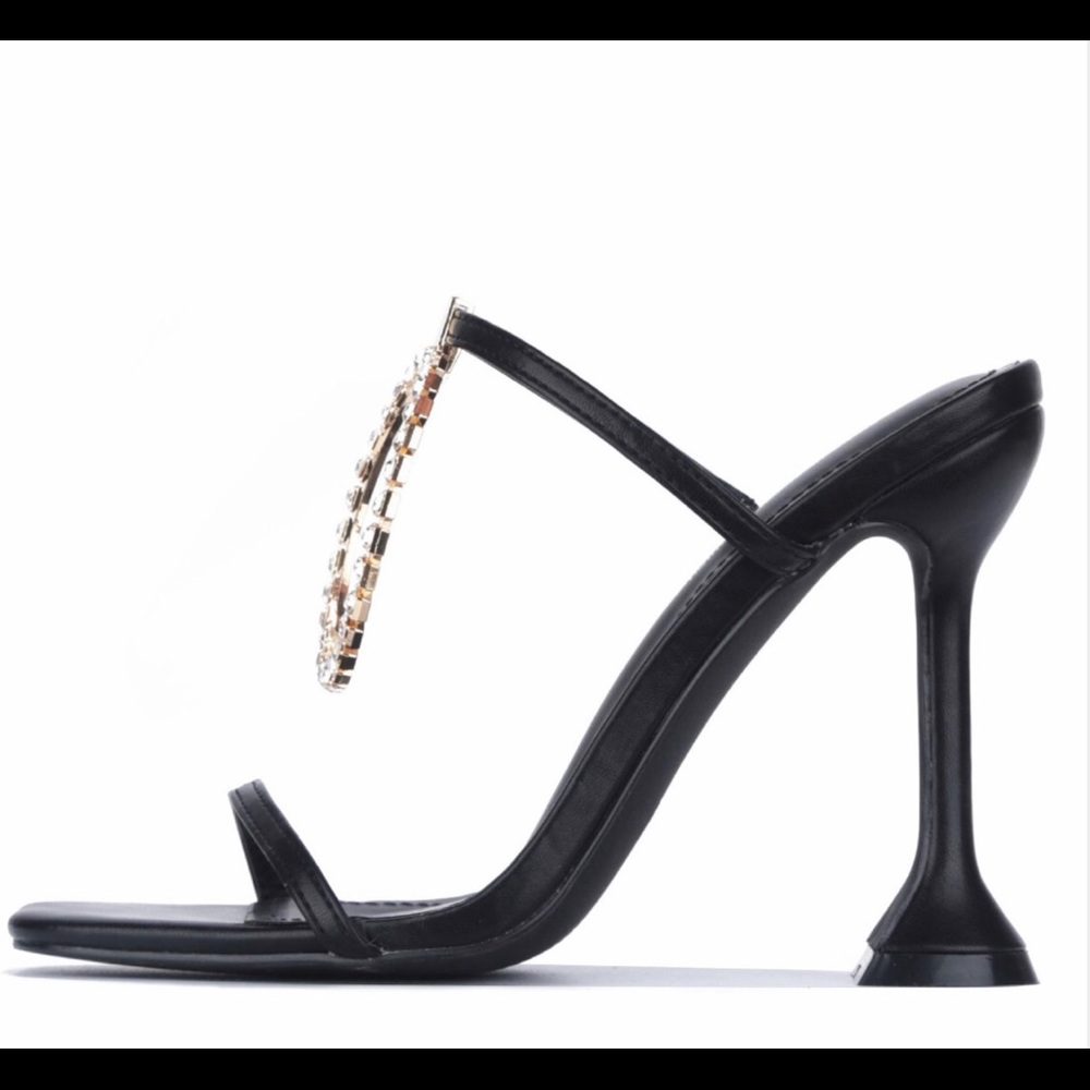 NWB Black mules 🖤